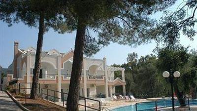фото отеля St Nicholas Beach Apartments