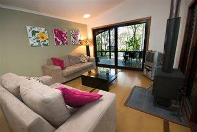 фото отеля Eumarella Shores Noosa Lake Retreat Weyba Downs