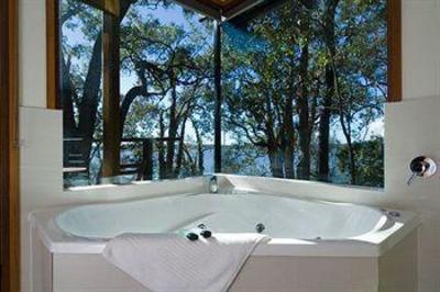 фото отеля Eumarella Shores Noosa Lake Retreat Weyba Downs