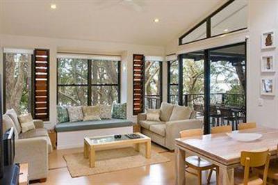 фото отеля Eumarella Shores Noosa Lake Retreat Weyba Downs