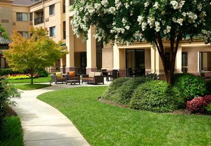 фото отеля Courtyard by Marriott Atlanta Alpharetta