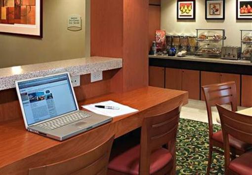фото отеля Fairfield Inn & Suites Detroit Metro Airport Romulus
