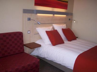 фото отеля Holiday Inn Express Toulouse Airport