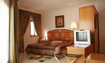 фото отеля Dolphin Hotel Apartments