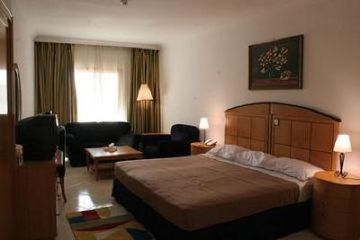 фото отеля Dolphin Hotel Apartments