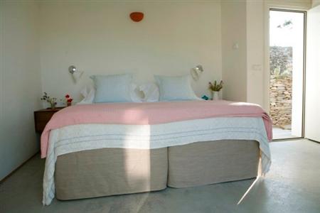 фото отеля Kamaroti Suites Hotel