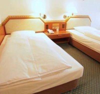 фото отеля Avia Hotel Regensburg