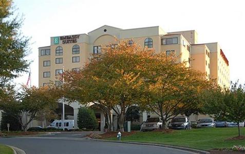 фото отеля Embassy Suites Hotel Greensboro Airport