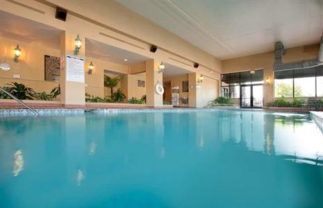 фото отеля Embassy Suites Hotel Greensboro Airport
