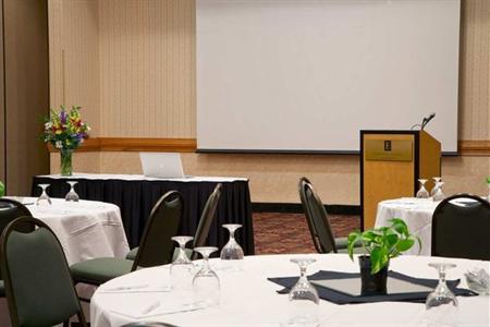 фото отеля Embassy Suites Hotel Greensboro Airport