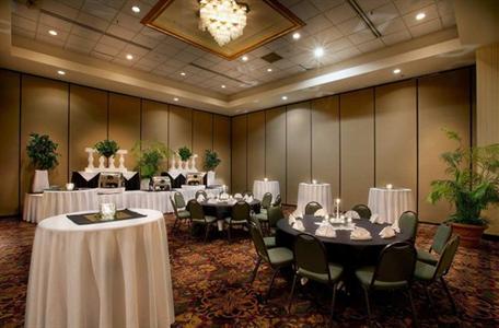 фото отеля Embassy Suites Hotel Greensboro Airport