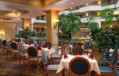 фото отеля Embassy Suites Hotel Greensboro Airport