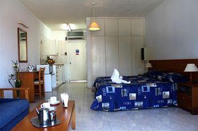 фото отеля Sunny Hill Hotel Apartments Paphos