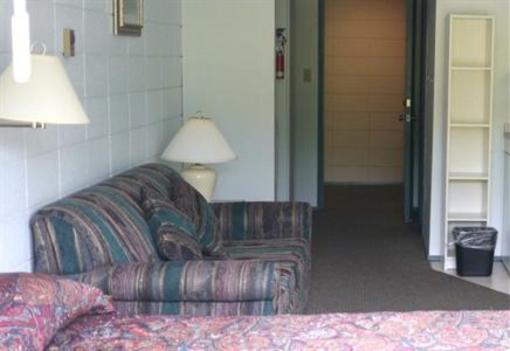 фото отеля Airport Inn Port Hardy