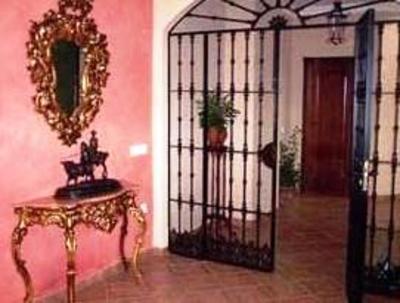 фото отеля Hostal Santa Cruz Los Palacios y Villafranca