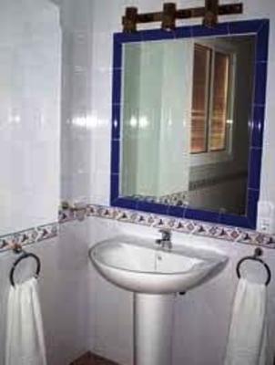 фото отеля Hostal Santa Cruz Los Palacios y Villafranca