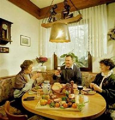 фото отеля Hotel Zum Hirsch Pfalzgrafenweiler