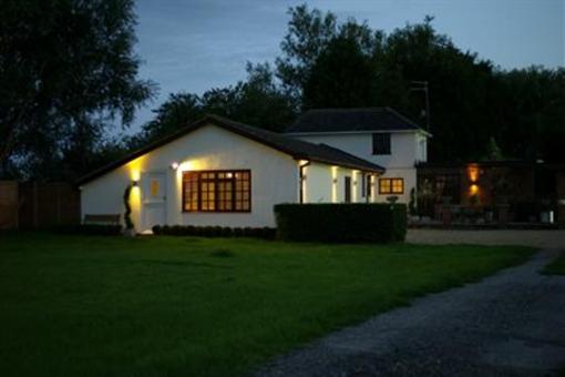 фото отеля Kickles Lodge Newport Pagnell