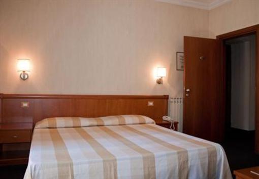 фото отеля Cuneo Hotel