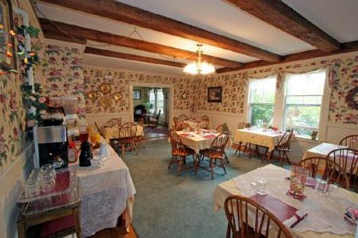 фото отеля Old Red Inn & Cottages North Conway