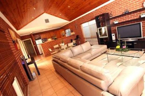 фото отеля Emaroo Riverside Townhouse Mildura
