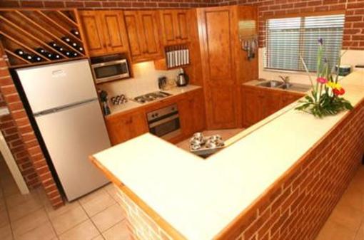 фото отеля Emaroo Riverside Townhouse Mildura