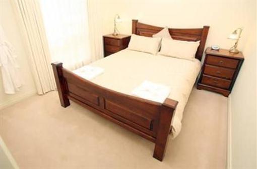 фото отеля Emaroo Riverside Townhouse Mildura