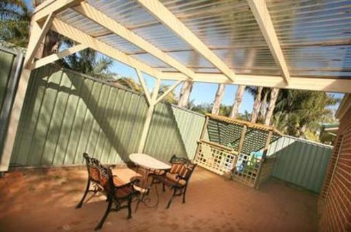 фото отеля Emaroo Riverside Townhouse Mildura