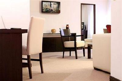 фото отеля Majestic Hotel & Suites