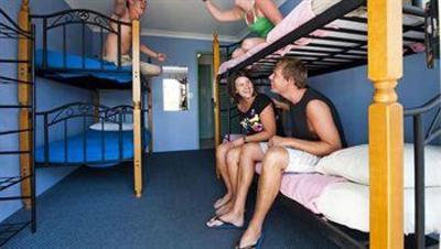 фото отеля Aquarius Backpackers