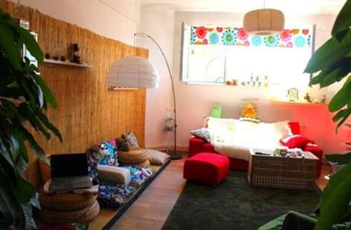 фото отеля The Cozyness Downtown Hostel