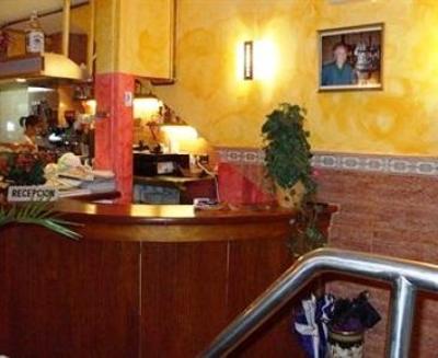 фото отеля Hostal La Barca Blanes