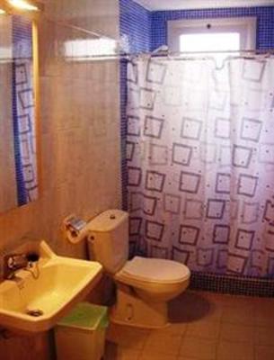 фото отеля Hostal La Barca Blanes