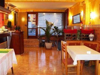 фото отеля Hostal La Barca Blanes