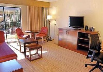 фото отеля Courtyard Hotel Orlando Lake Buena Vista