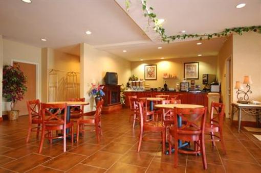 фото отеля BEST WESTERN Denton Inn & Suites