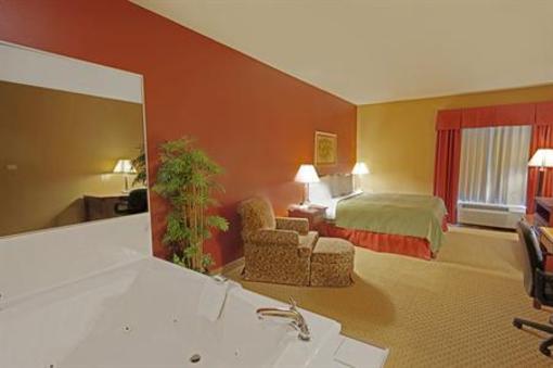 фото отеля BEST WESTERN Denton Inn & Suites