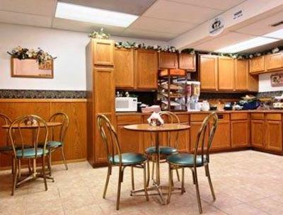 фото отеля Super 8 Motel Columbus (Nebraska)