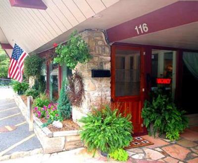 фото отеля Cliff Dwellers Inn