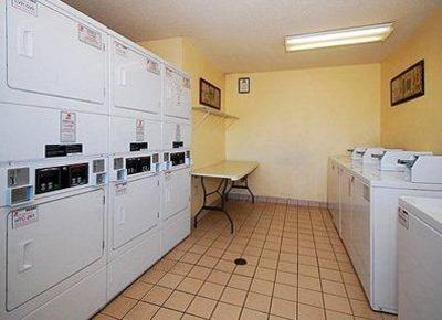 фото отеля Suburban Extended Stay Hotel of Greensboro - W. Wendover