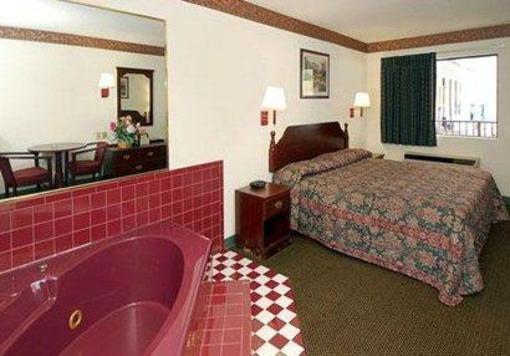 фото отеля Econo Lodge Byron Watson Blvd