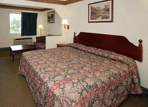 фото отеля Econo Lodge Byron Watson Blvd