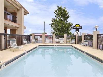 фото отеля Days Inn & Suites Warner Robins