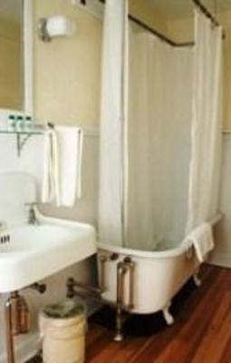 фото отеля Whitehall Inn
