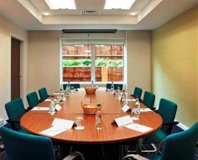 фото отеля Holiday Inn Express Cambridge Duxford M11 Jct 10