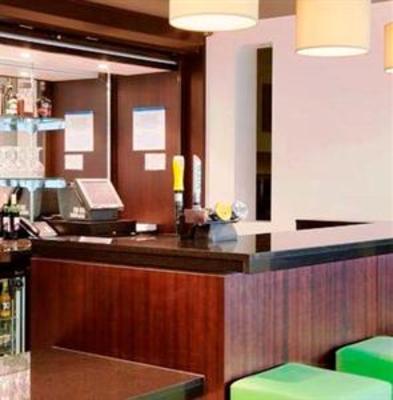фото отеля Holiday Inn Express Cambridge Duxford M11 Jct 10