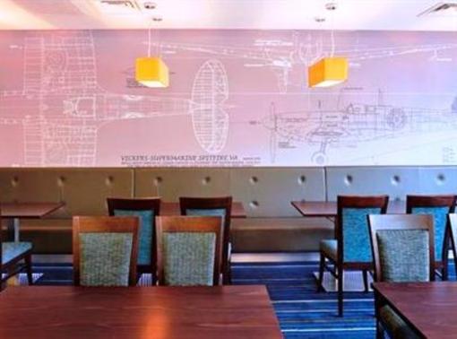 фото отеля Holiday Inn Express Cambridge Duxford M11 Jct 10