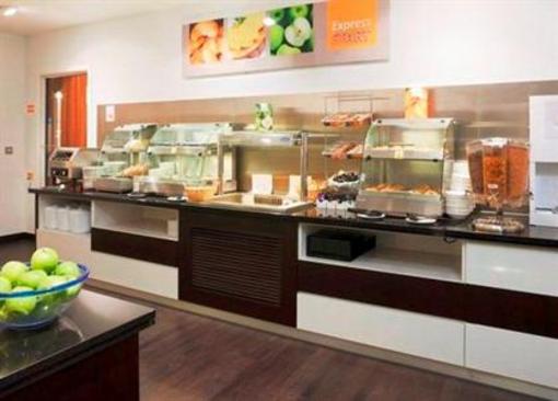 фото отеля Holiday Inn Express Cambridge Duxford M11 Jct 10