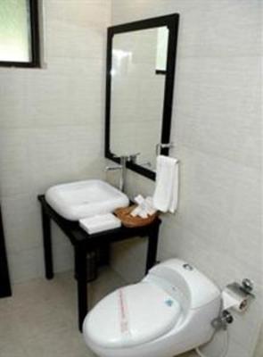 фото отеля Chalet Hotel New Delhi