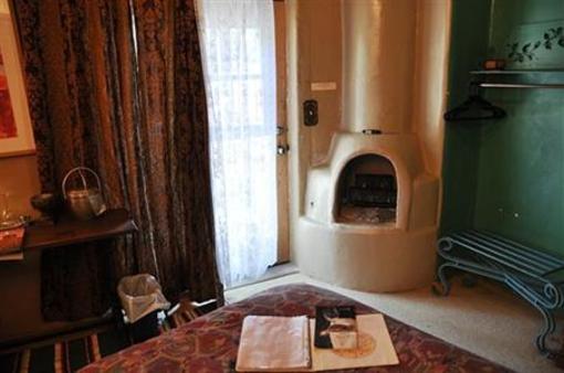 фото отеля Touchstone Inn Spa & Gallery
